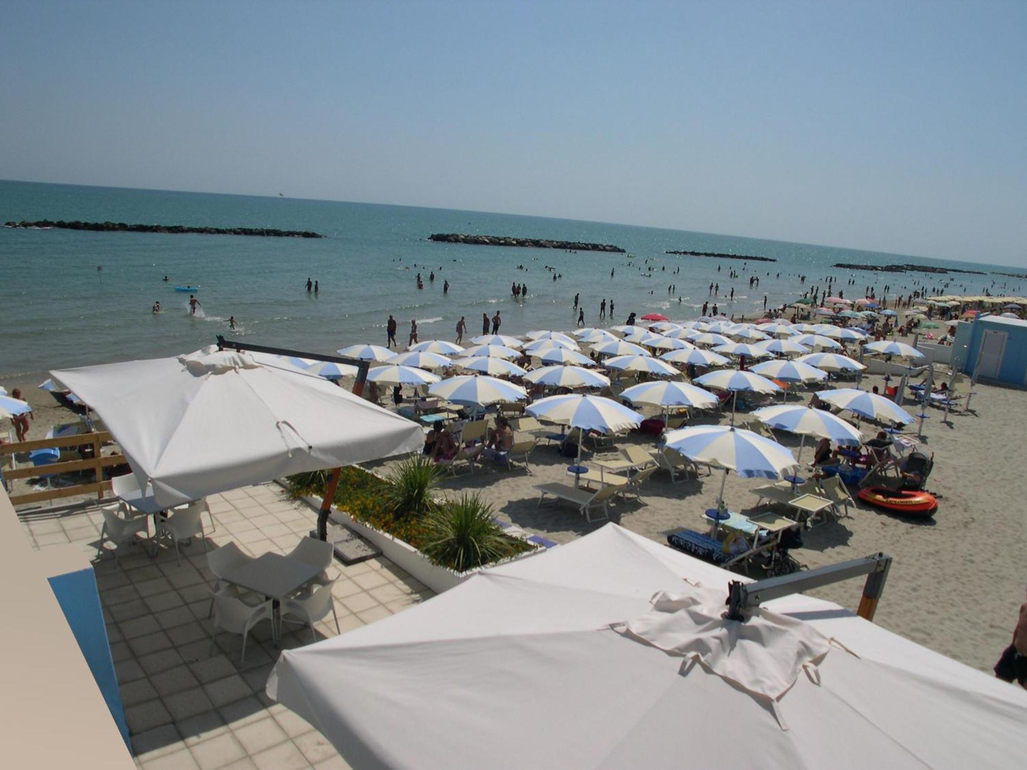 Residence I Delfini Cupra Marittima Luaran gambar