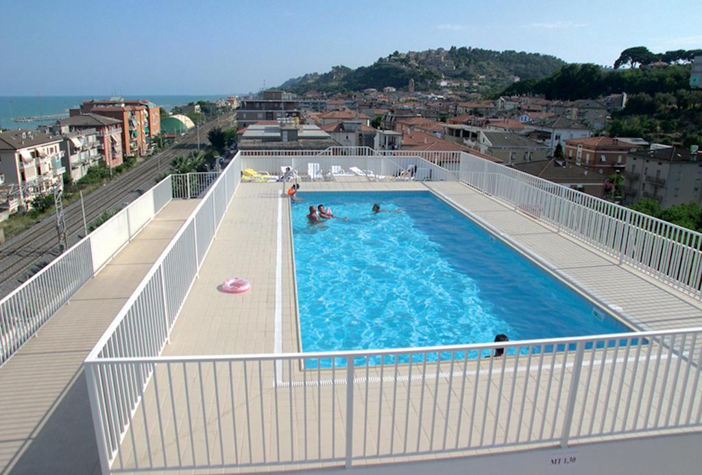 Residence I Delfini Cupra Marittima Luaran gambar