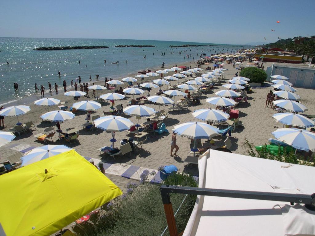 Residence I Delfini Cupra Marittima Luaran gambar