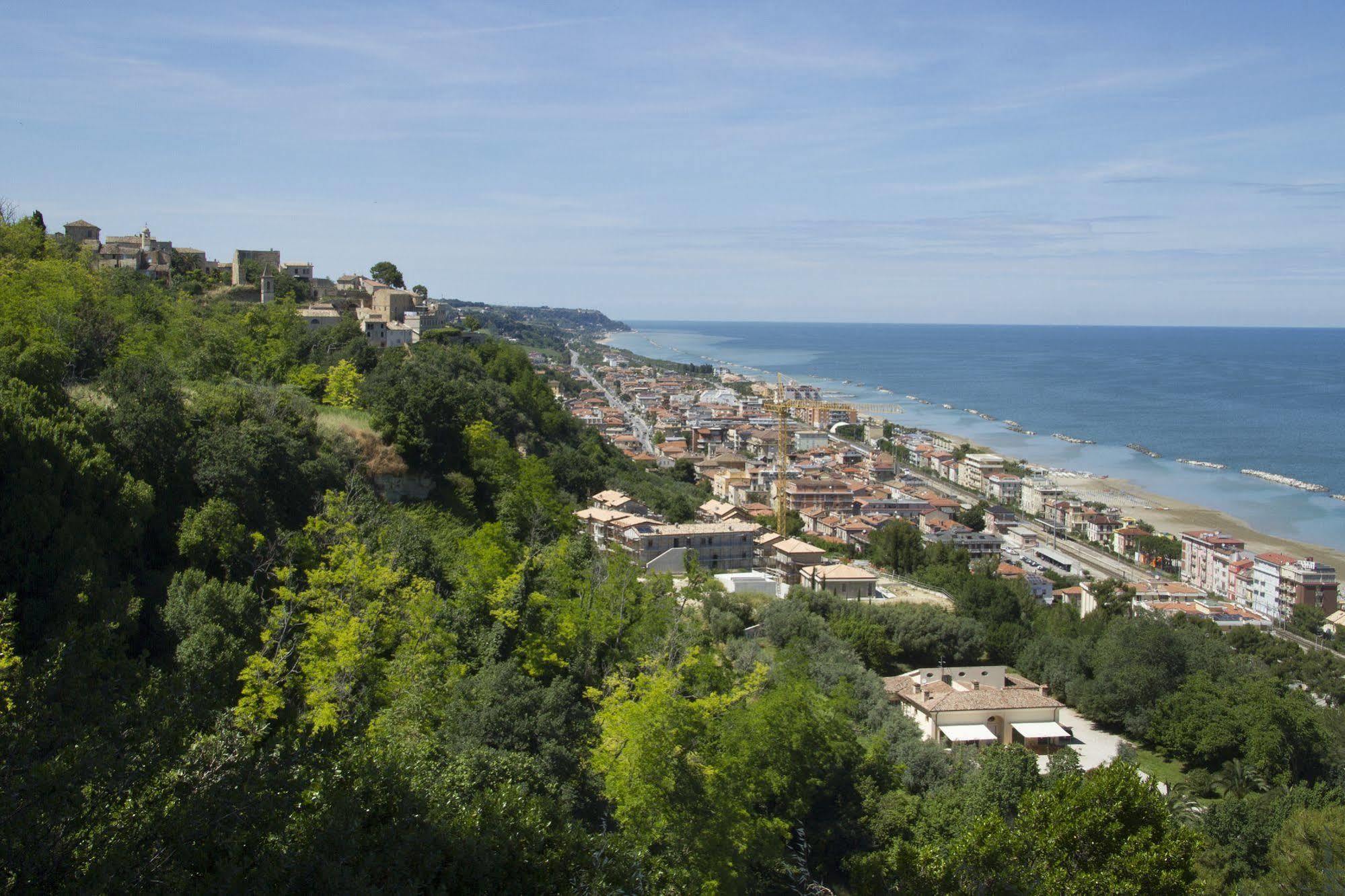 Residence I Delfini Cupra Marittima Luaran gambar