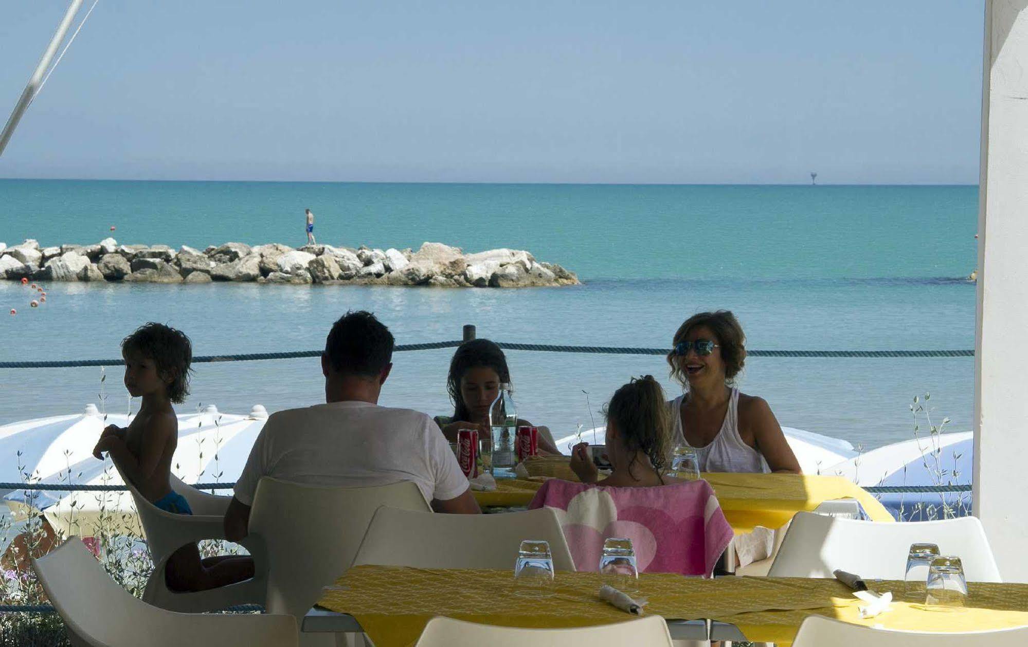 Residence I Delfini Cupra Marittima Luaran gambar