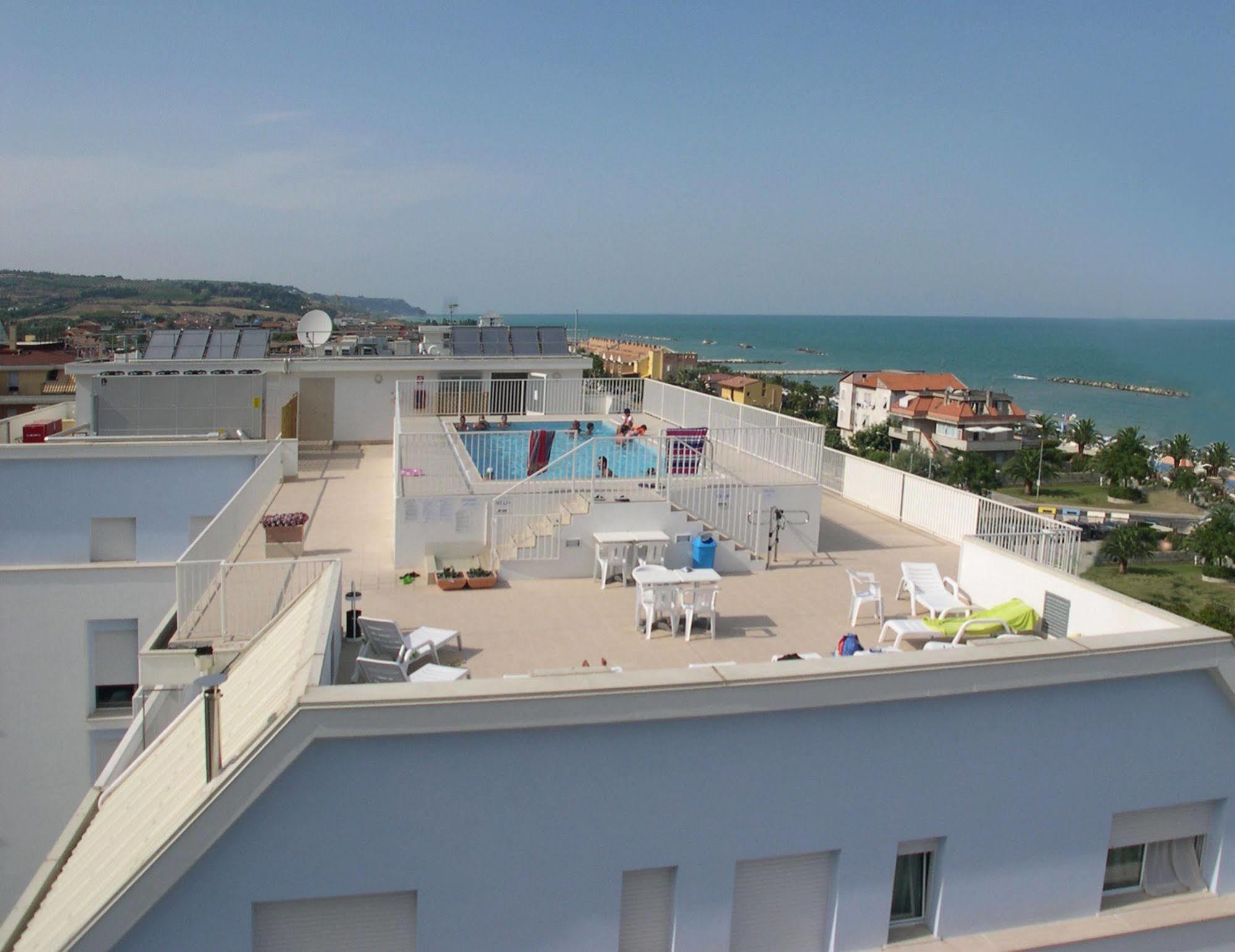 Residence I Delfini Cupra Marittima Luaran gambar
