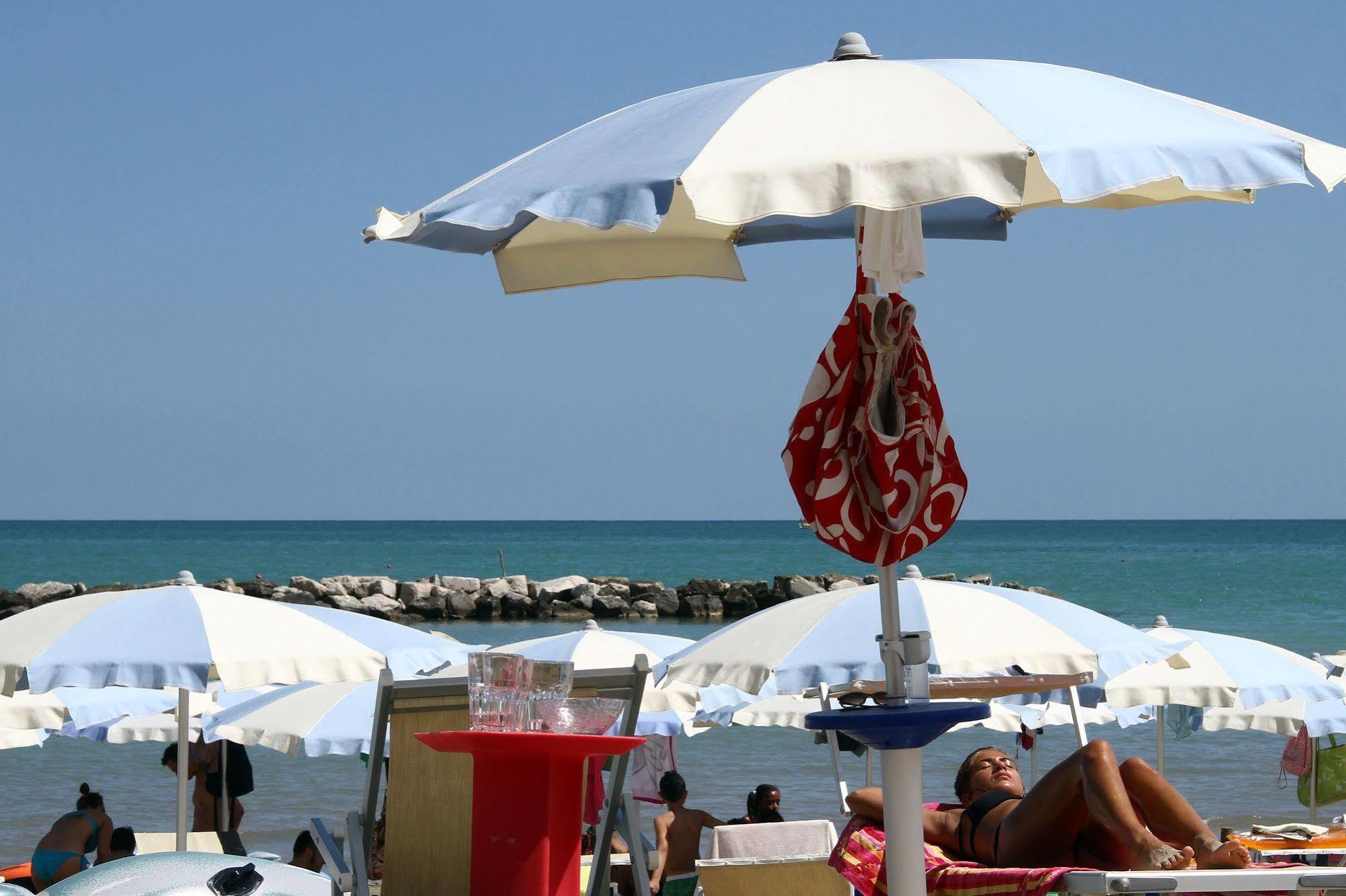 Residence I Delfini Cupra Marittima Luaran gambar