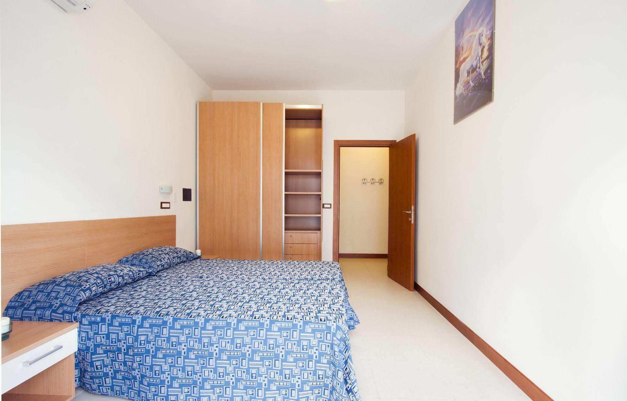Residence I Delfini Cupra Marittima Luaran gambar