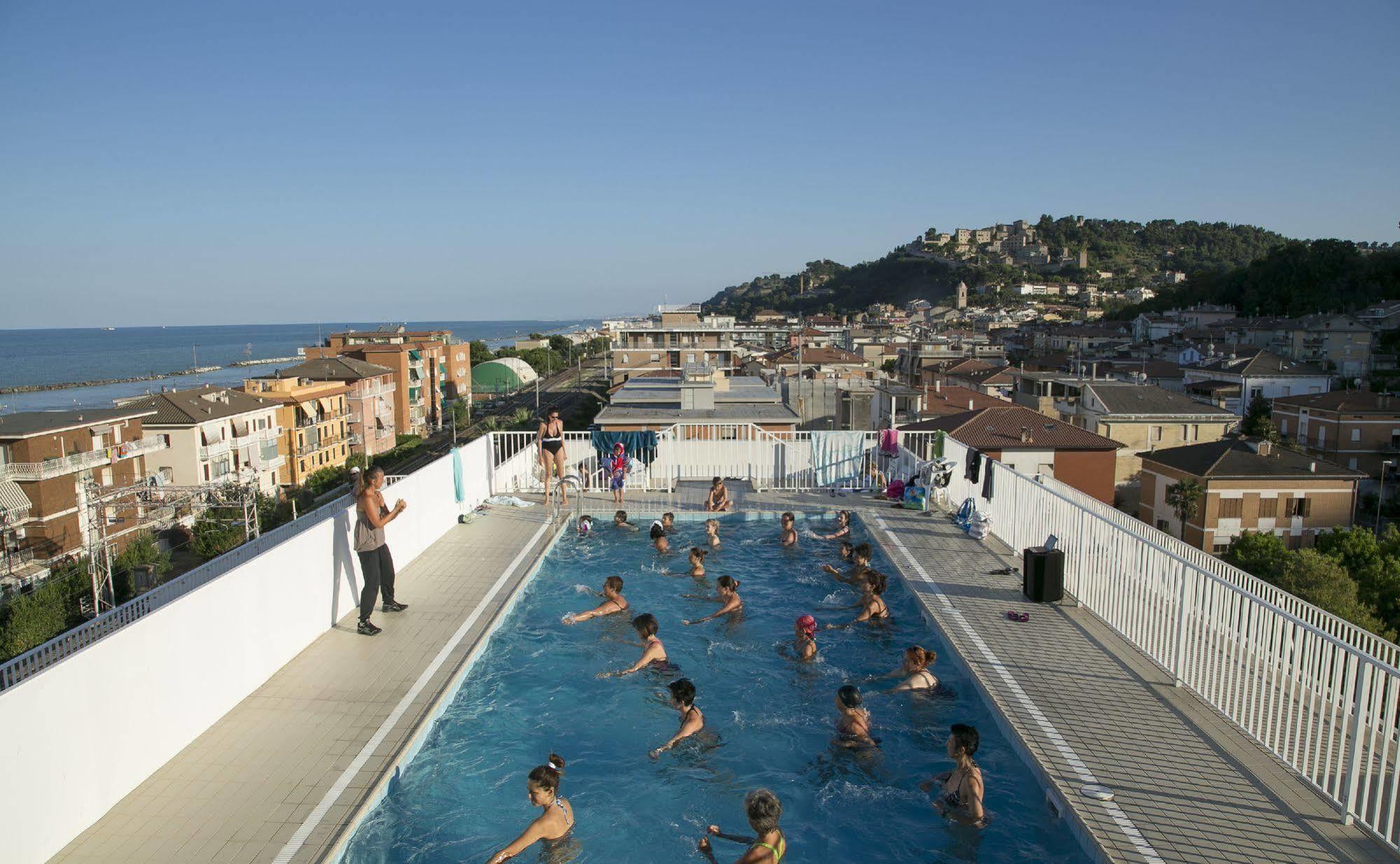 Residence I Delfini Cupra Marittima Luaran gambar