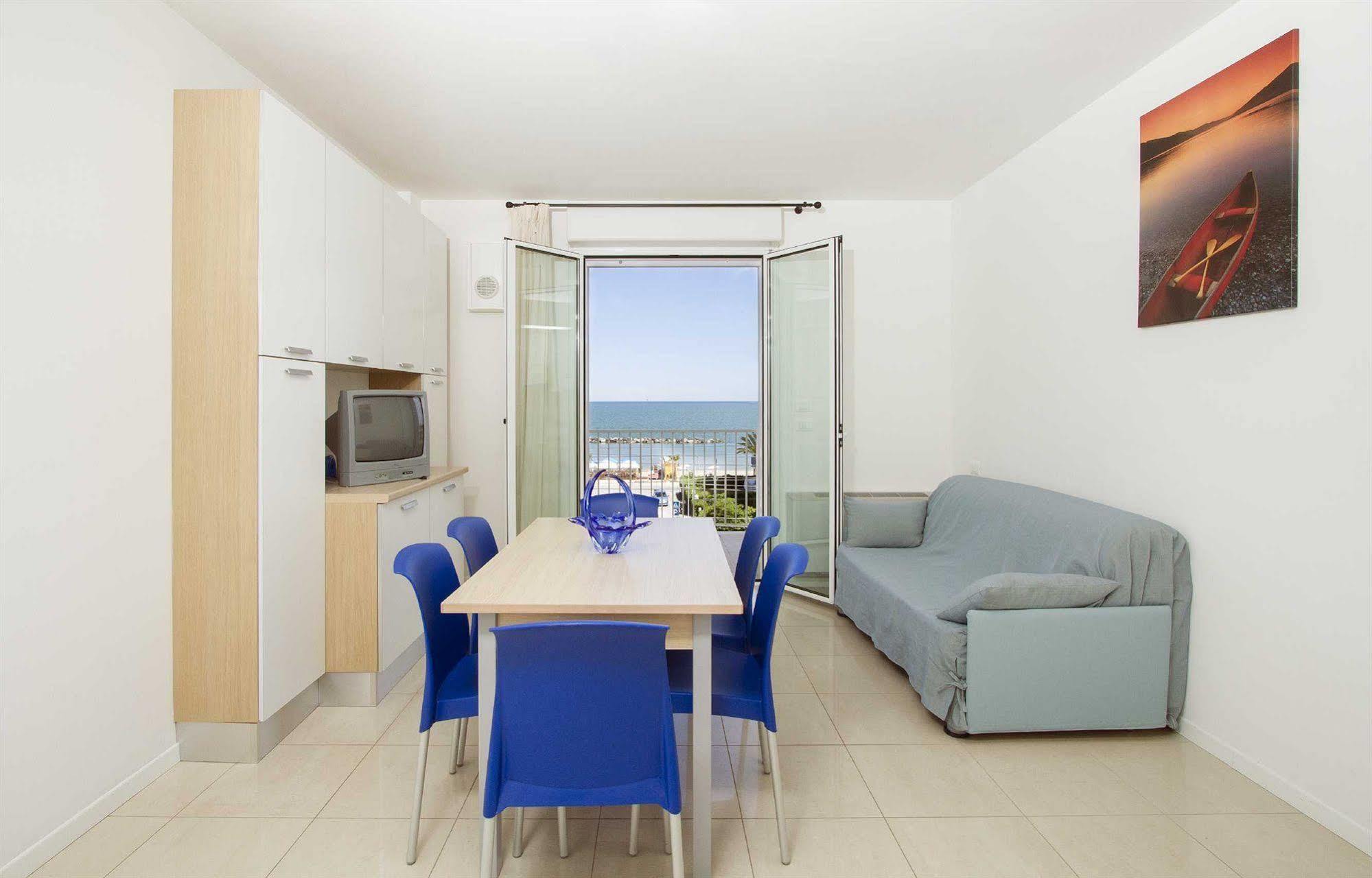 Residence I Delfini Cupra Marittima Luaran gambar