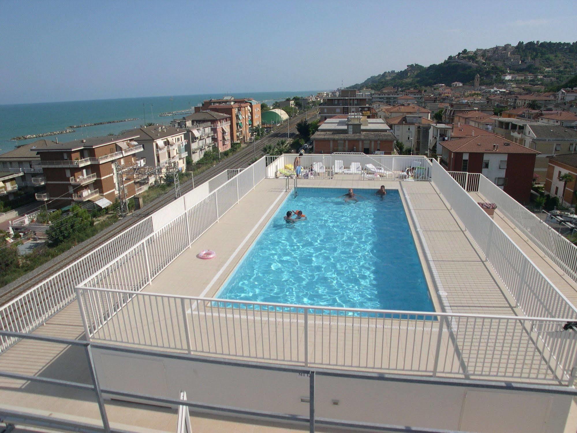 Residence I Delfini Cupra Marittima Luaran gambar